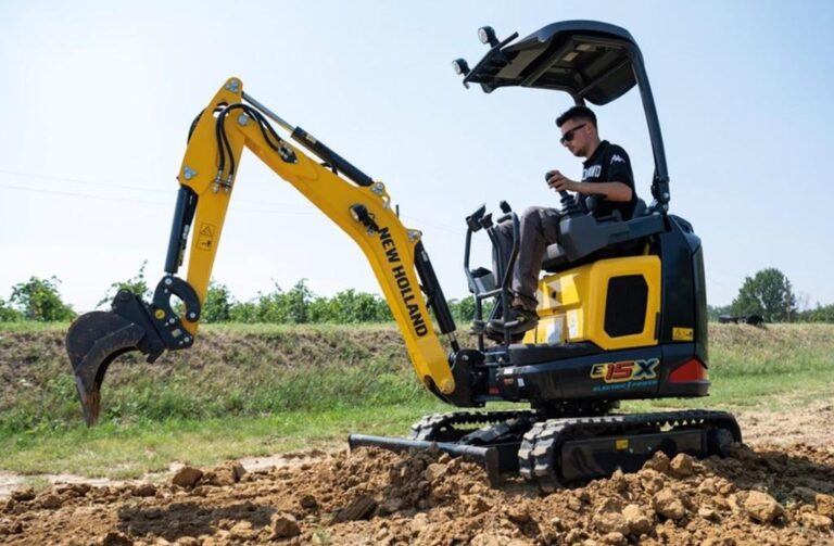 Small Excavator Market Expands as Manufacturers Compete on Technology and Electrification Technology and Electrification